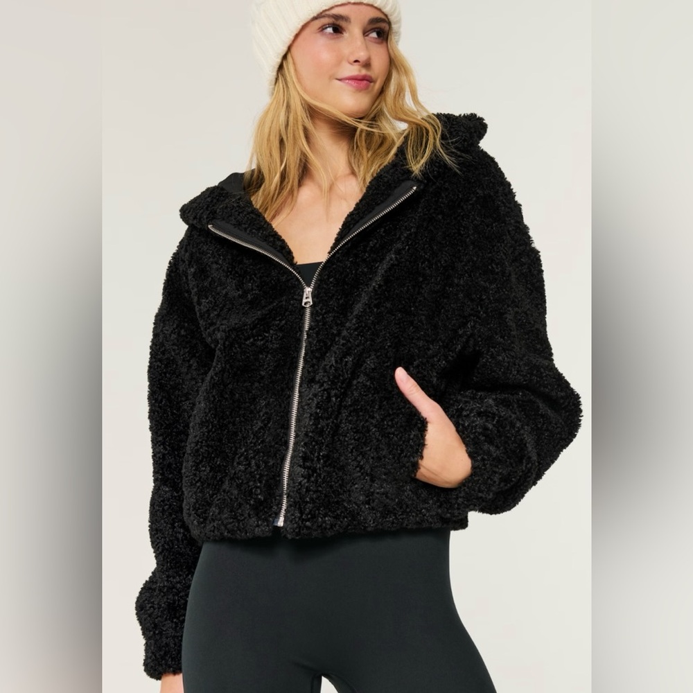 Hollister Cozy Faux Fur Zip-Up Hoodie. NWT. XS. Originally $69.95